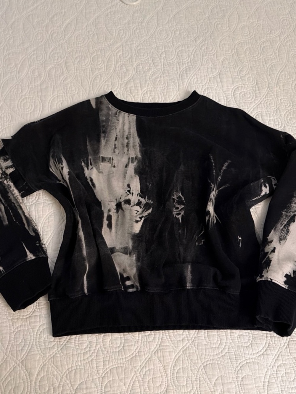 Fashion Nova Black & White Tie-Dye Crop Sweatshirt